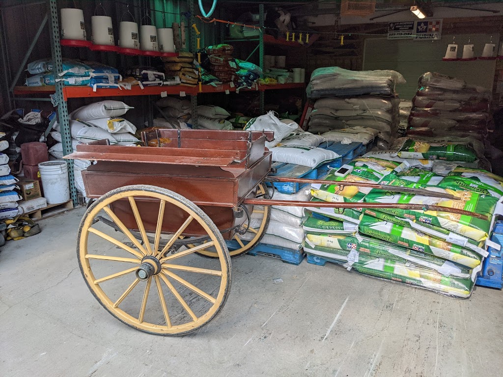 Haliburton Feed & Seed | 138 Mallard Rd, Dysart et al, ON K0M 1S0, Canada | Phone: (705) 306-9563