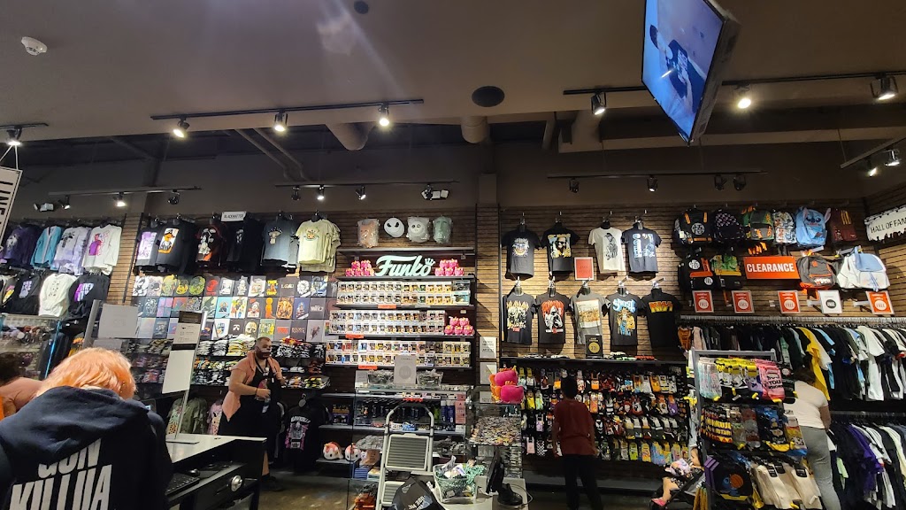 Hot Topic | 1485 Portage Ave RM 240, Winnipeg, MB R3G 0W4, Canada | Phone: (204) 615-0216