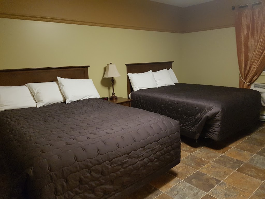 Motel le Phare | 745 Avenue Saint-Louis, Plessisville, QC G6L 2L9, Canada | Phone: (819) 362-1121