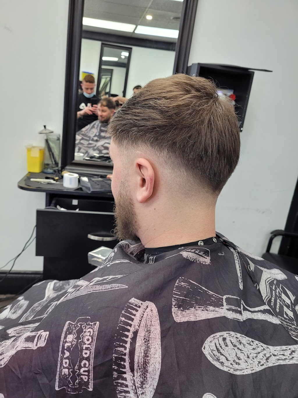 Randis Barber & Beauty Salon | 1050 Paramount Dr #7, Stoney Creek, ON L8J 1P8, Canada | Phone: (905) 783-8362