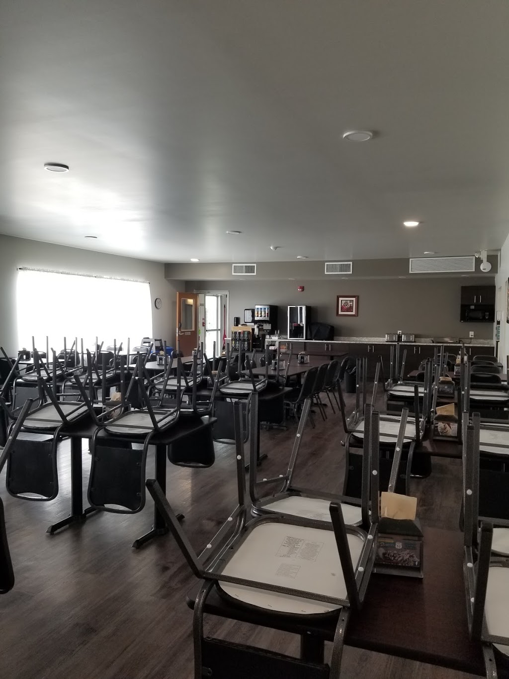 Roadhouse 52 Inn & Suites | 375 N Front Dr B, Steinbach, MB R5G 0X7, Canada | Phone: (204) 326-5885