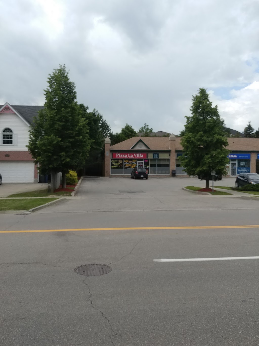 Pizza La Villa | 115 Downey Rd, Guelph, ON N1C 1A2, Canada | Phone: (519) 823-2121