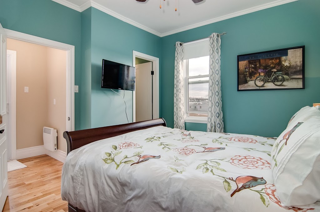 Gîte Les Pignons | 156 Rue Commerciale, Saint-Damien-de-Buckland, QC G0R 2Y0, Canada | Phone: (418) 789-3377