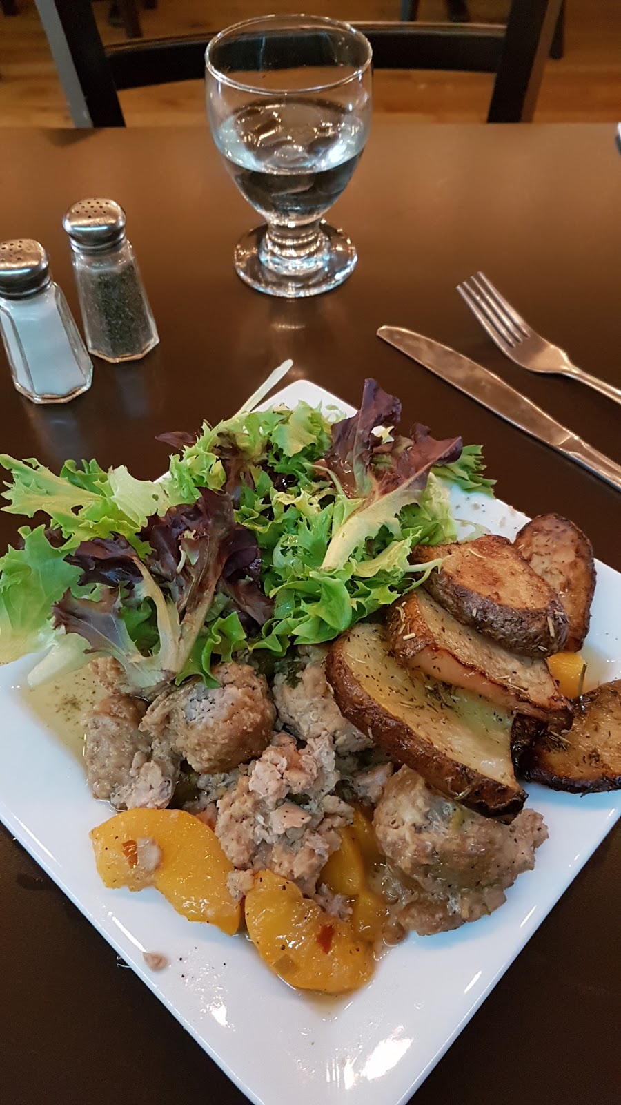 Sesame & Ambroisie Traiteur | 8628 Rue Hochelaga, Montréal, QC H1L 2M4, Canada | Phone: (514) 493-7656