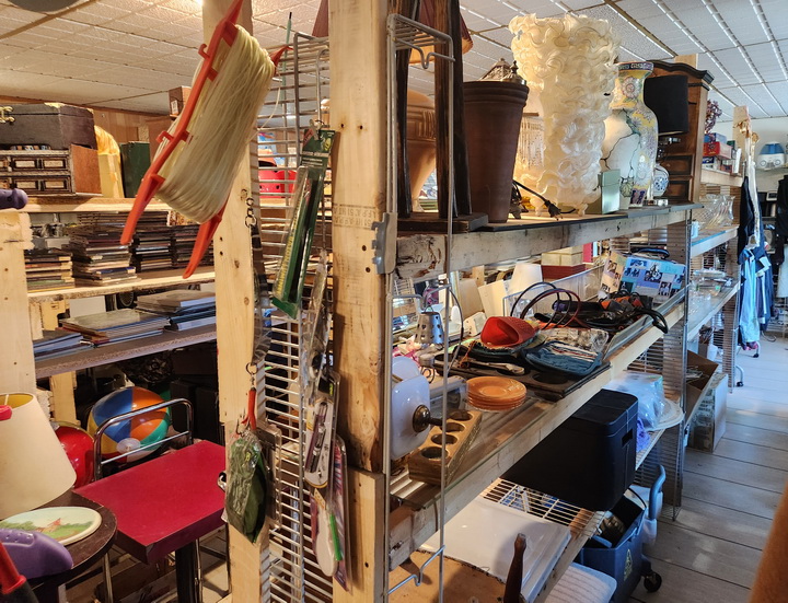 Bazar Chez Yvon | 9309 Bd Sainte-Anne, Sainte-Anne-de-Beaupré, QC G0A 3C0, Canada | Phone: (418) 823-0023