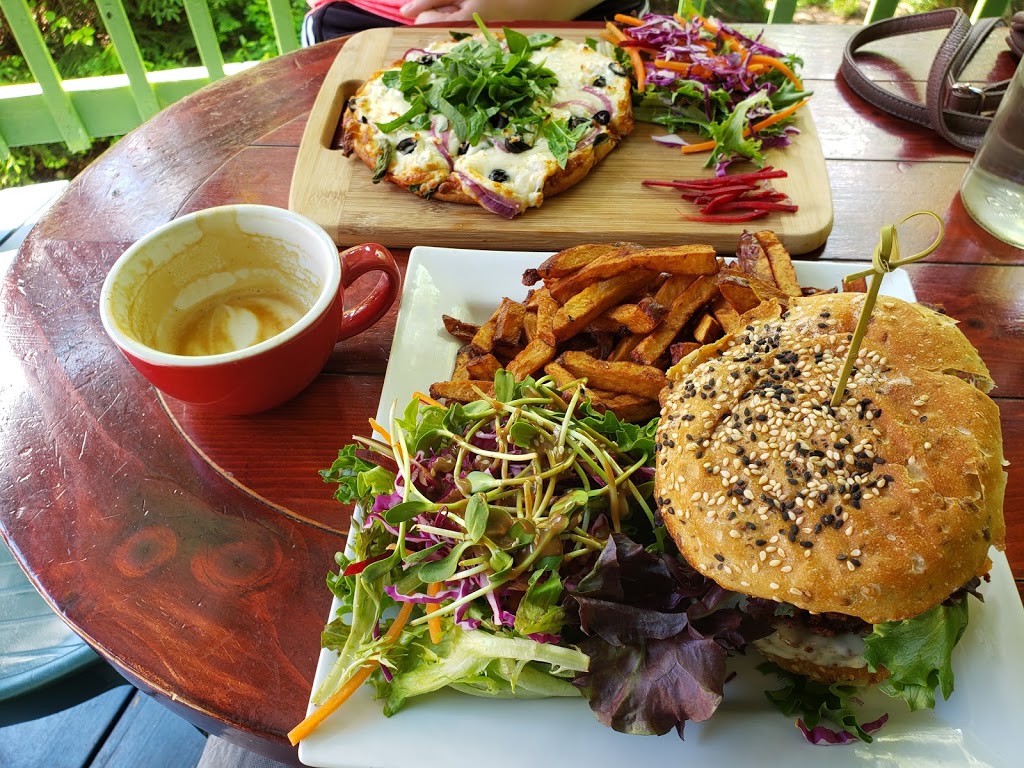 Le Mouton Noir | 2301 Rue de lÉglise, Val-David, QC J0T 2N0, Canada | Phone: (819) 322-1571