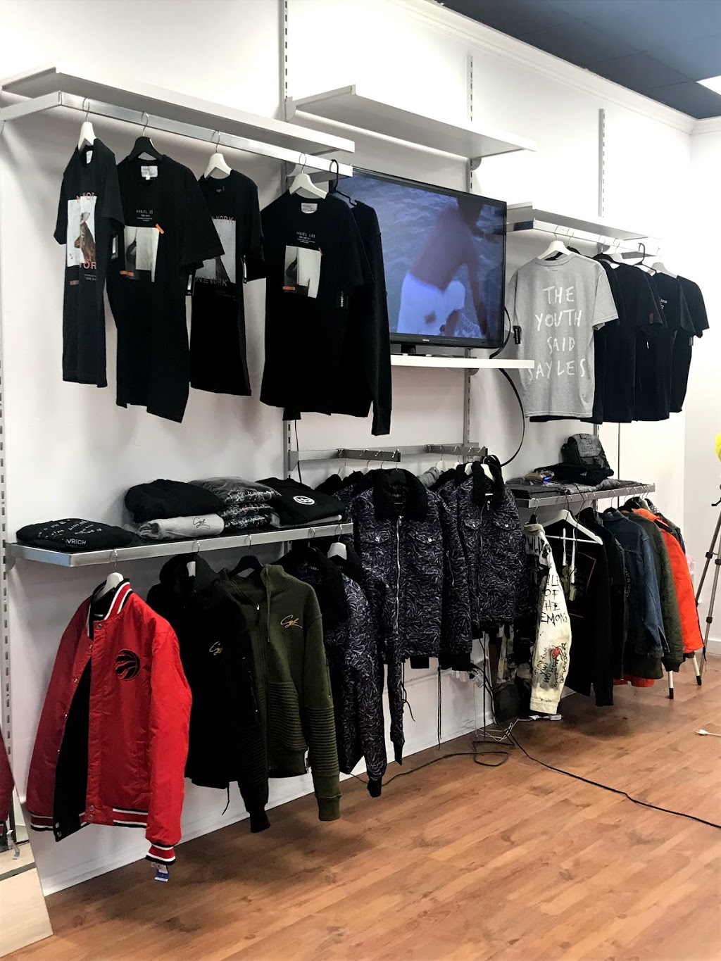 Broke Billionaires Collective | 2491 Lake Shore Blvd W UNIT #4, Toronto, ON M8V 1C5, Canada | Phone: (647) 806-5142