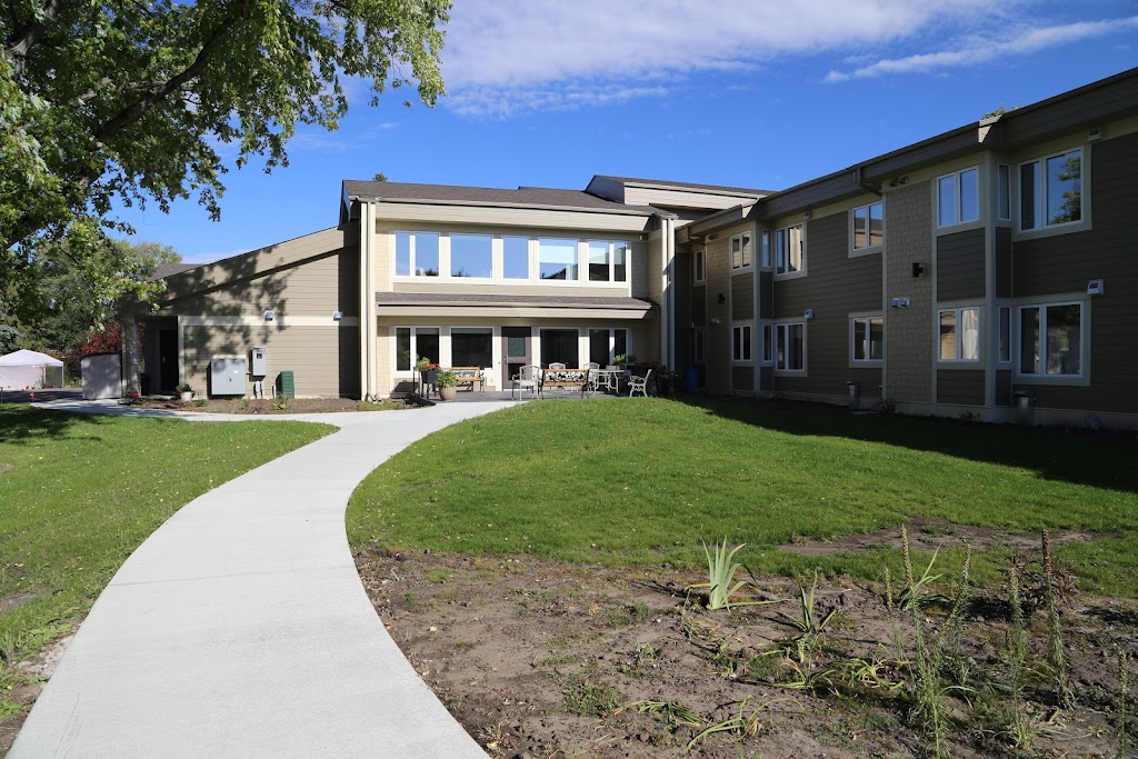 Victoria Place | 66 Victoria St, MacGregor, MB R0H 0R0, Canada | Phone: (204) 685-2644