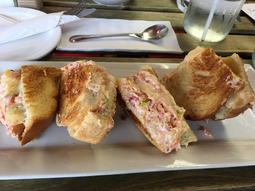 The Mermaid | 250 Kerr St, Oakville, ON L6K 3B2, Canada | Phone: (905) 849-0870