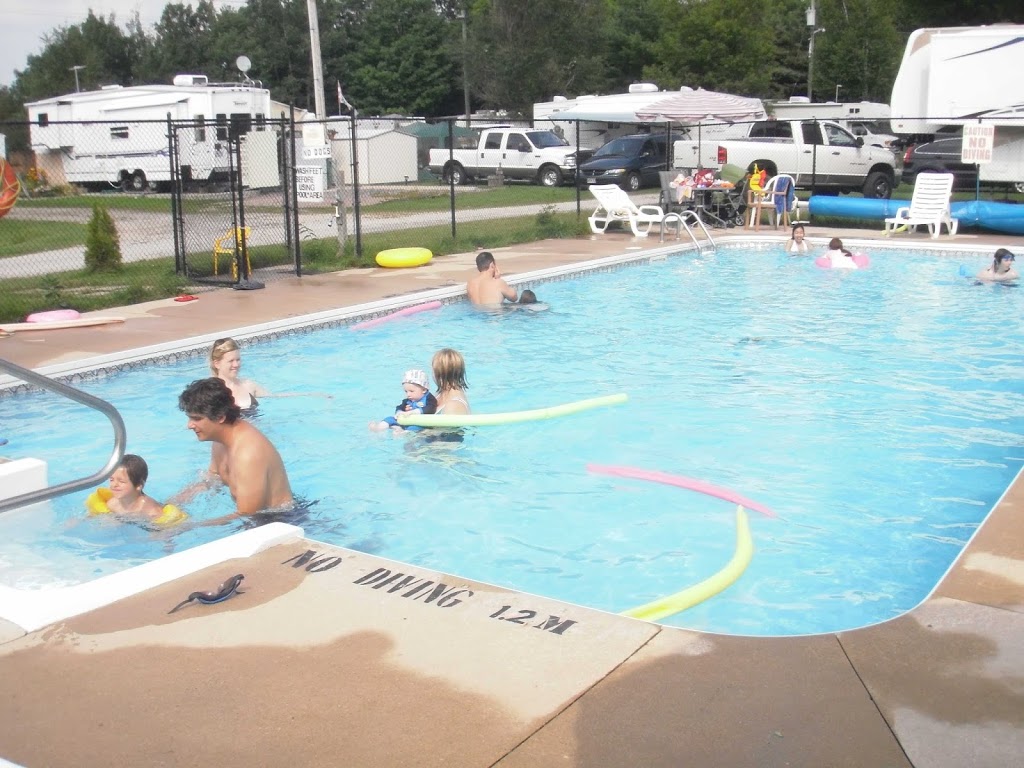 Muskoka Ridge Trailer Park | 1005 Stephens Bay Rd, Bracebridge, ON P1L 1X2, Canada | Phone: (705) 646-1259
