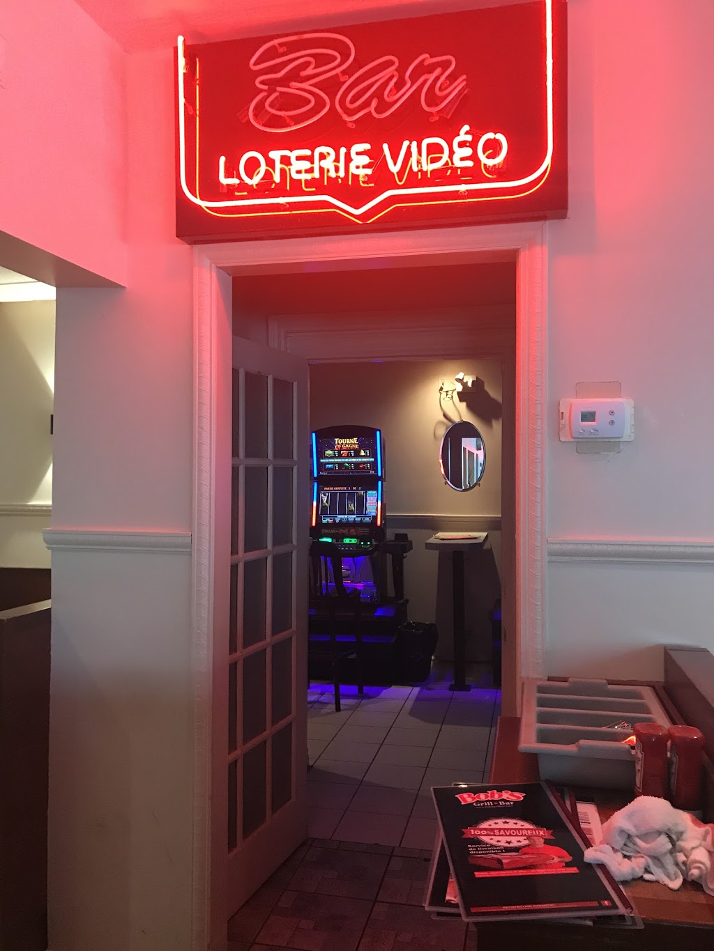 Restaurant Bobs Grill Bar | 1800 Boulevard Arthur-Sauvé, Laval, QC H7R 3W3, Canada | Phone: (450) 627-2627
