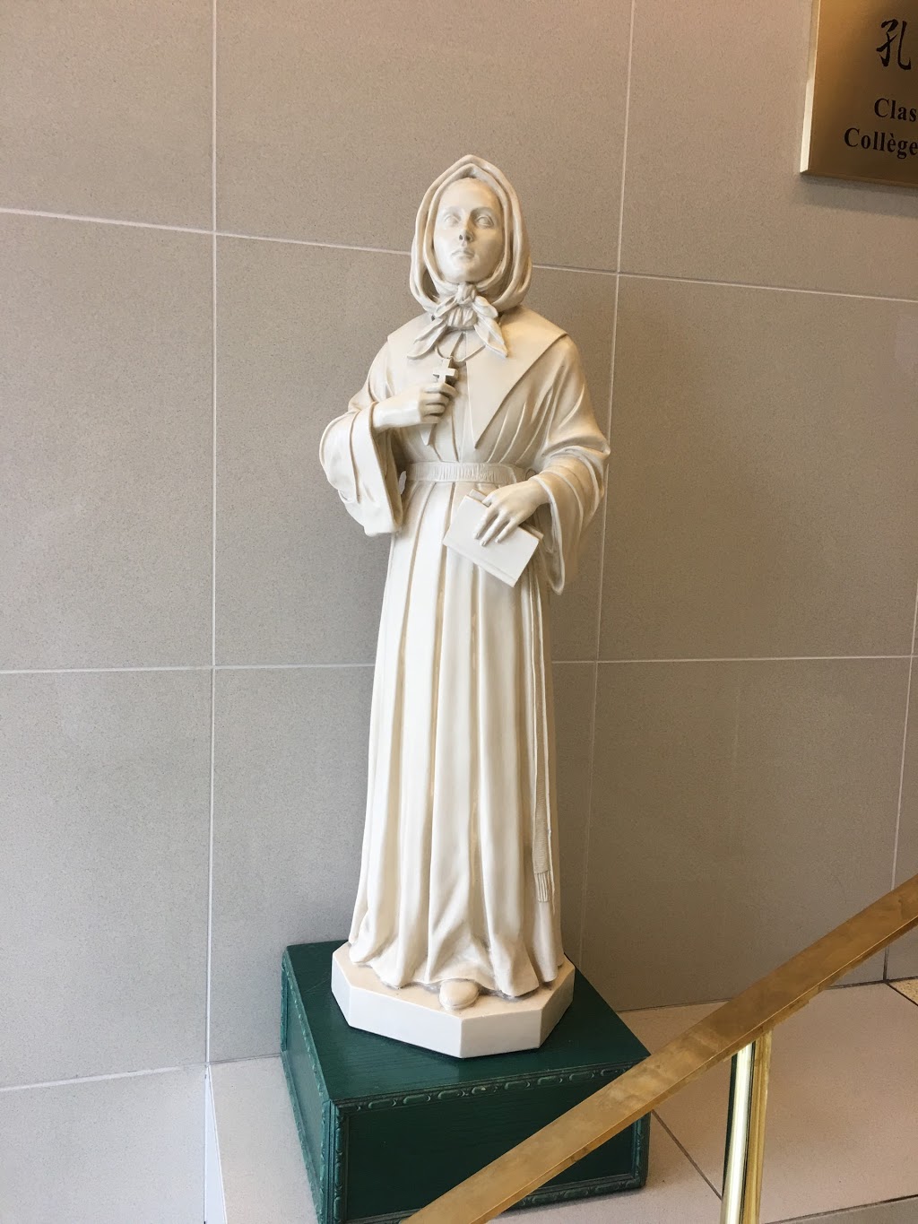 Collège Regina Assumpta | 1750 Rue Sauriol E, Montréal, QC H2C 1X4, Canada | Phone: (514) 382-4121