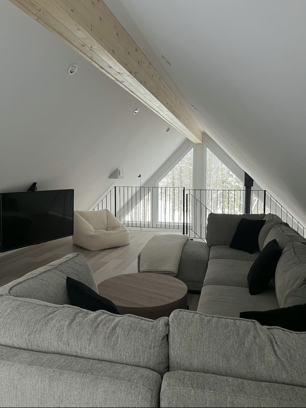 Chalet Le SNÖ house | Chem. du Qur du Cerf, Matawinie, QC J0K 2B0, Canada | Phone: (819) 269-6043
