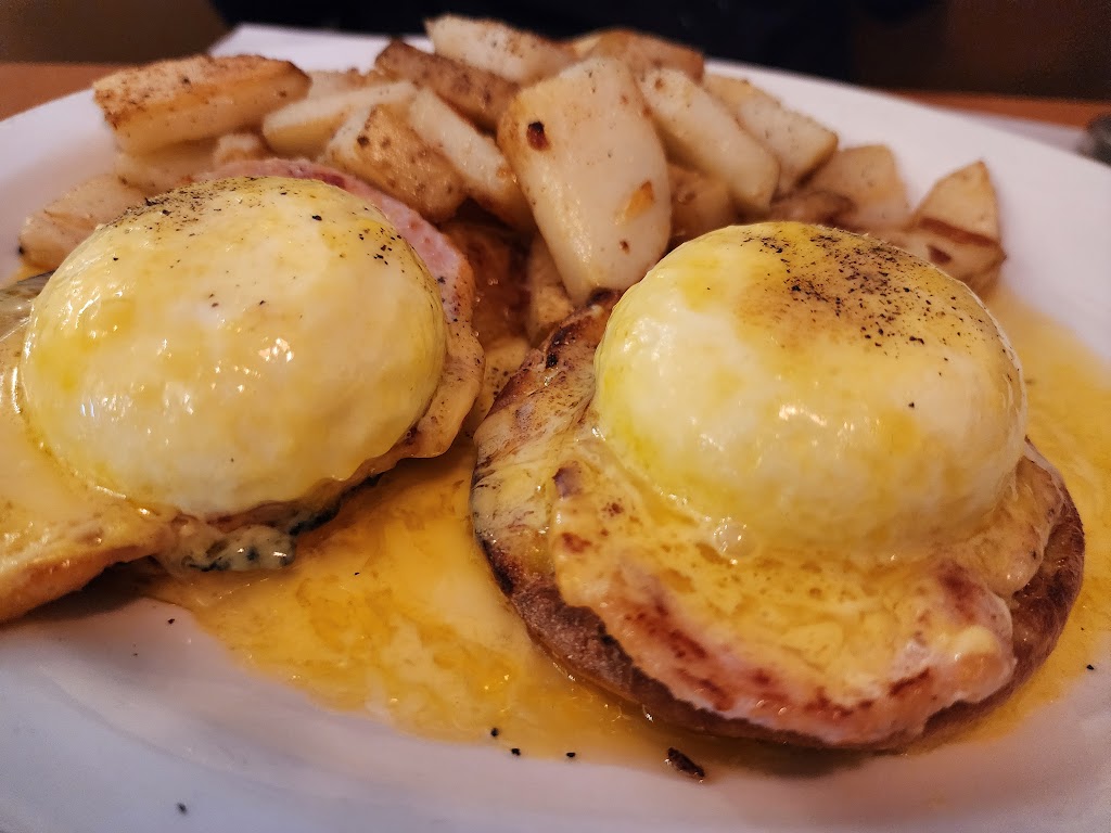 Barnes Family Restaurant | 7447 Longwoods Rd, London, ON N6P 1L2, Canada | Phone: (519) 652-6767