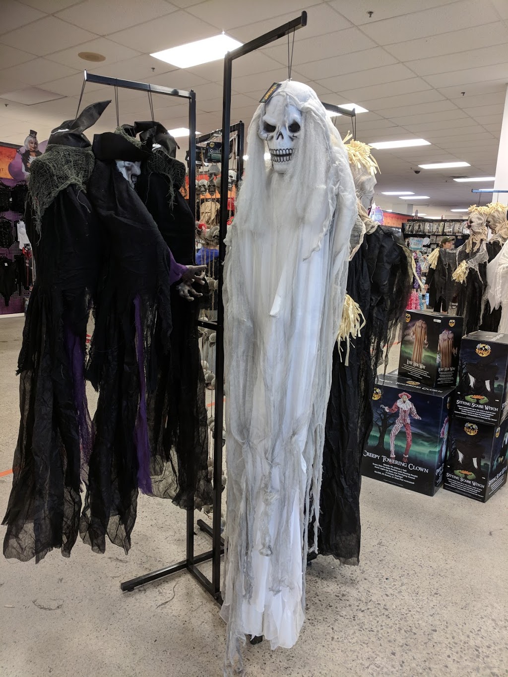 Spirit Halloween | 5100 Erin Mills Pkwy, Mississauga, ON L5M 4Z5, Canada | Phone: (866) 586-0155