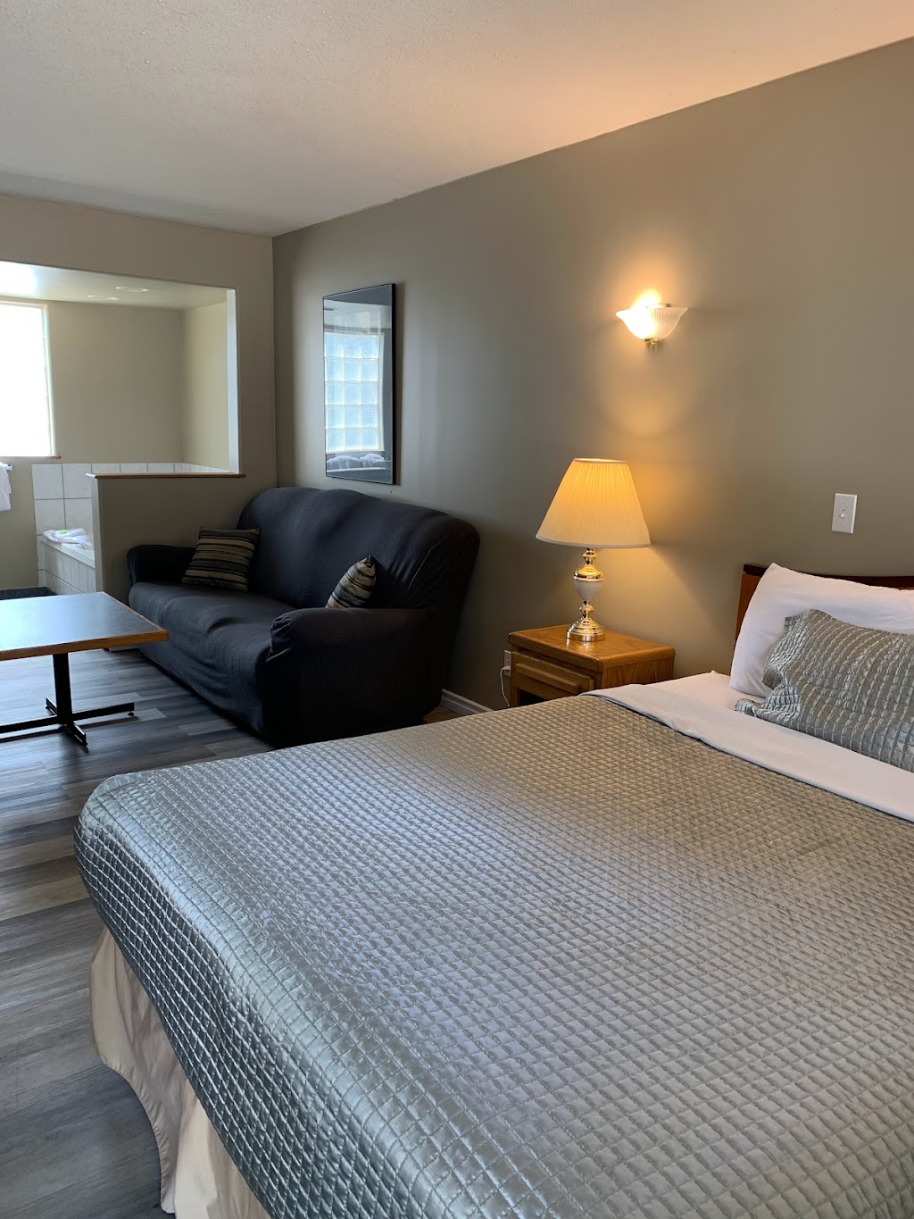 Motel Bavaria | 4872 McKay St, Radium Hot Springs, BC V0A 1M0, Canada | Phone: (250) 347-9915