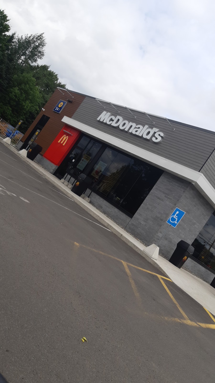 McDonalds | 2638 Boulevard du Curé-Labelle, Prévost, QC J0R 1T0, Canada | Phone: (450) 224-4788