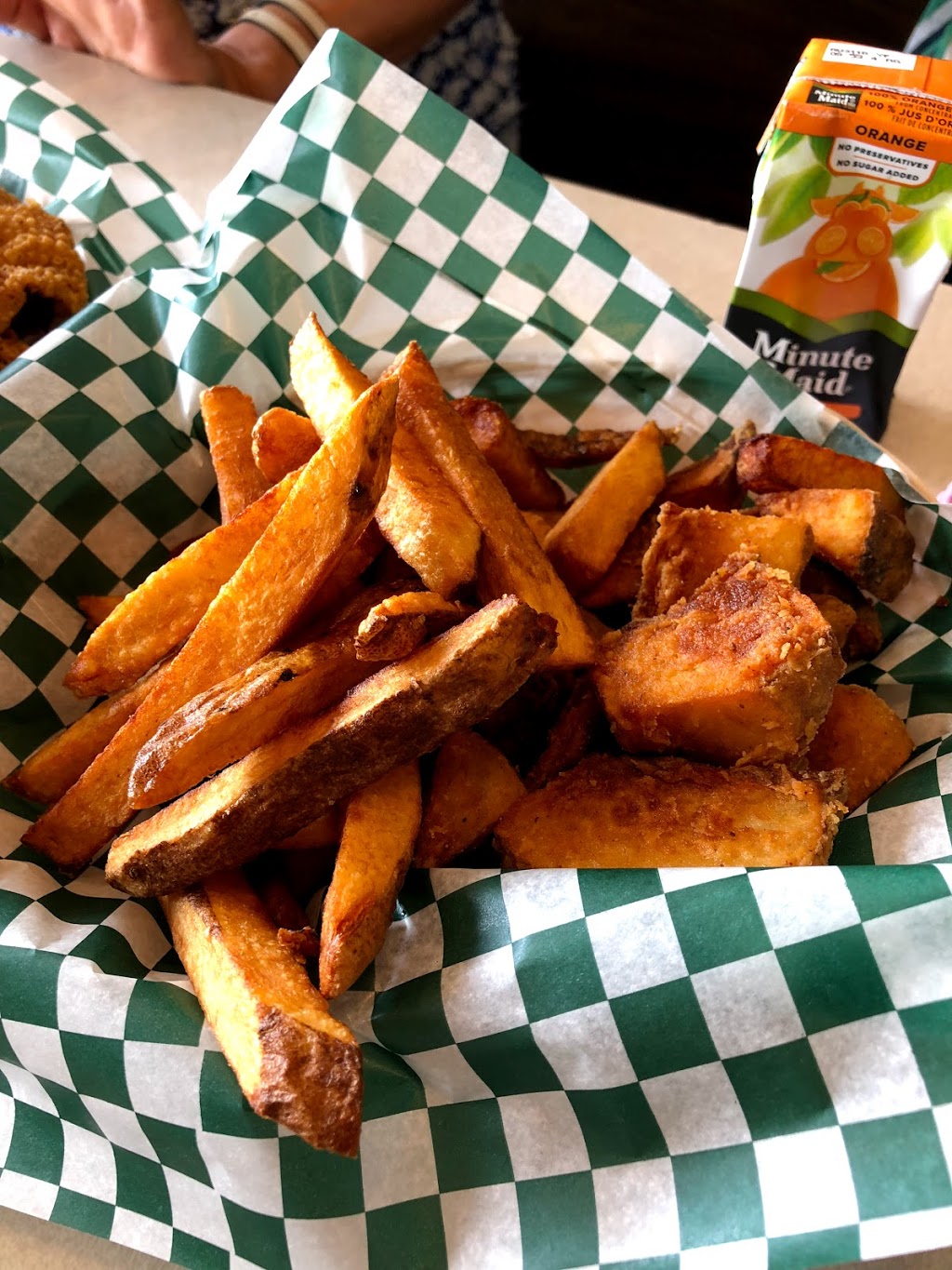S&S Fried Chicken & Fish | 621 King St E, Oshawa, ON L1H 1G3, Canada | Phone: (905) 404-4441
