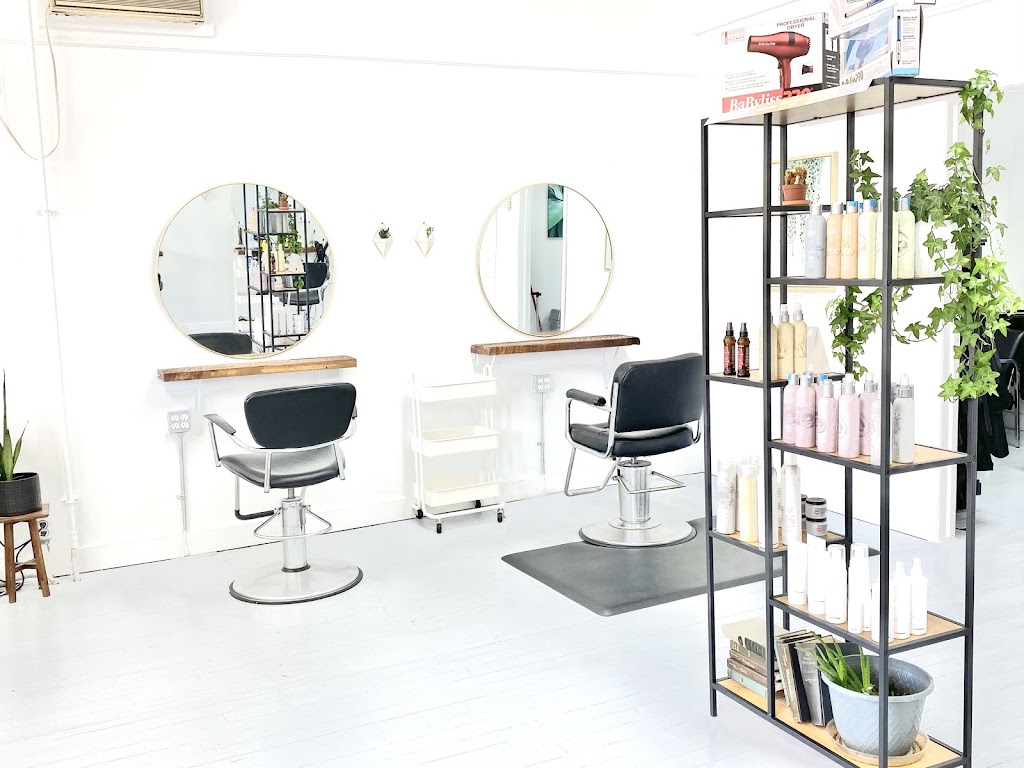 The Wave Bar | 6 Bayfield Main St N, Bluewater, ON N0M 1G0, Canada | Phone: (519) 565-5300