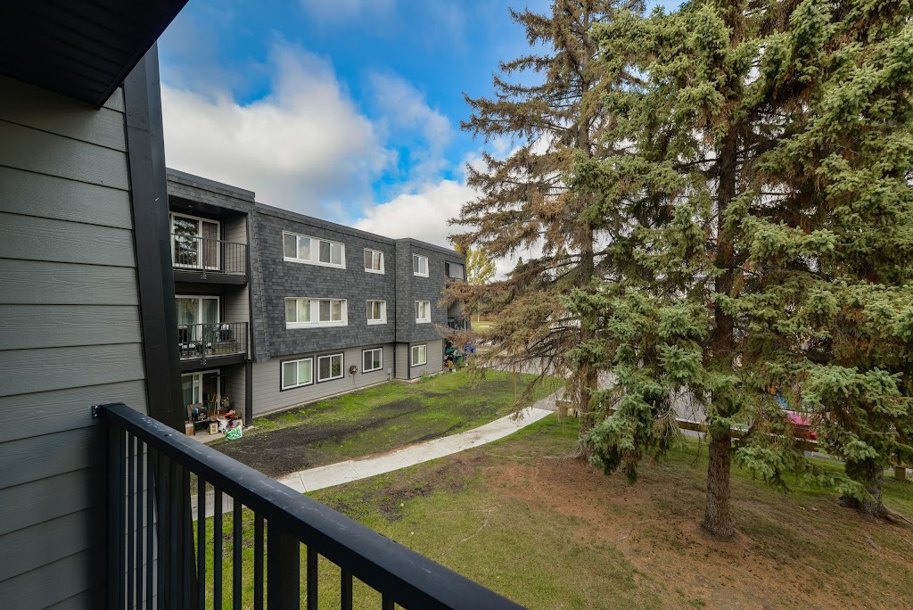 Breton Manor | 5314 Riverbend Rd NW, Edmonton, AB T6H 4Z4, Canada | Phone: (780) 496-9264