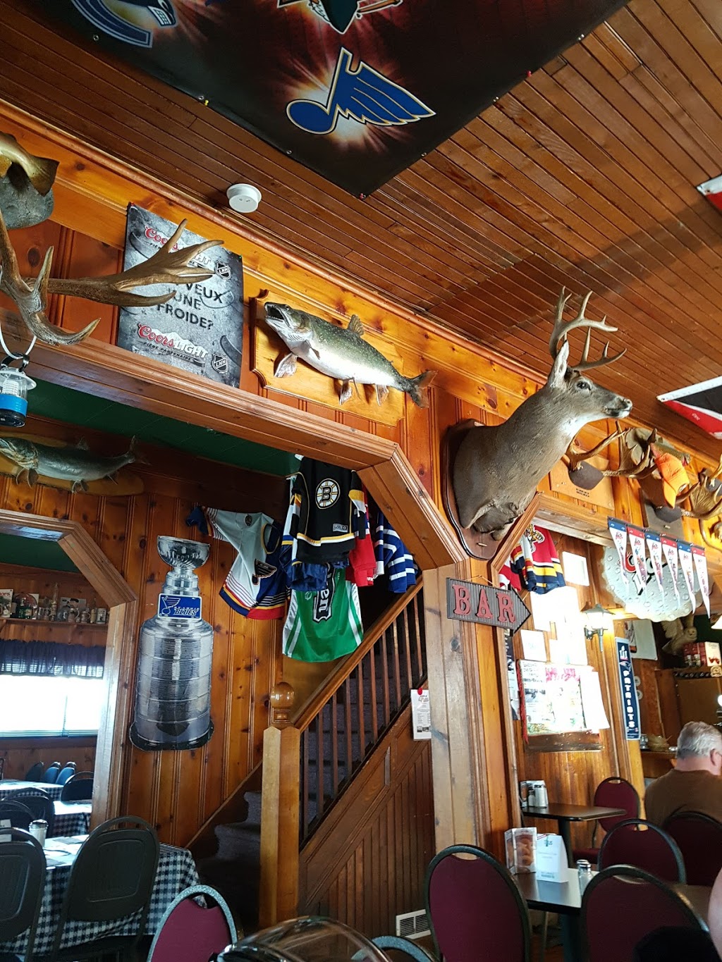 Ladysmith Hotel | 2144 QC-303, Ladysmith, QC J0X 2A0, Canada | Phone: (819) 647-6797