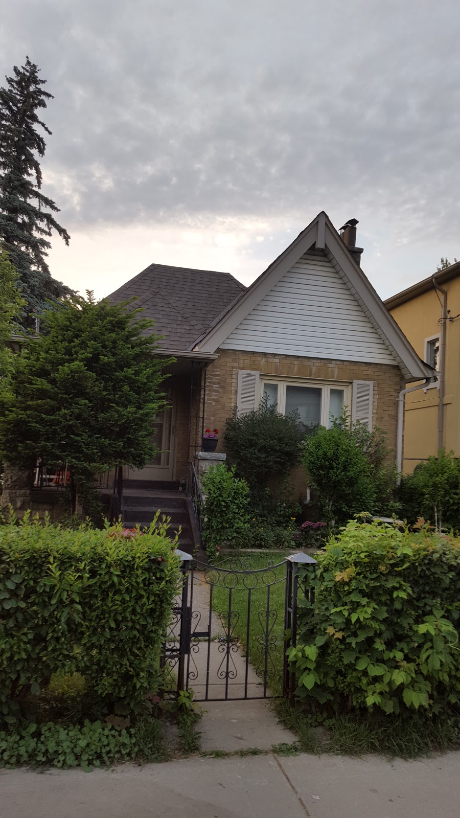 Alltech Aluminum & Roofing INC | 426 Ridelle Ave, York, ON M6B 1K4, Canada | Phone: (647) 783-1055