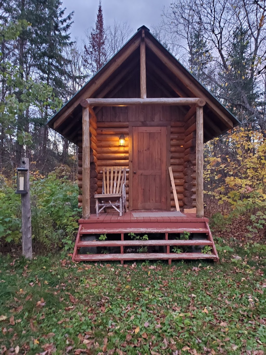Wolf Den Nature Retreat Hostel & Cabins | 4568 ON-60, Dwight, ON P0A 1H0, Canada | Phone: (705) 635-9336