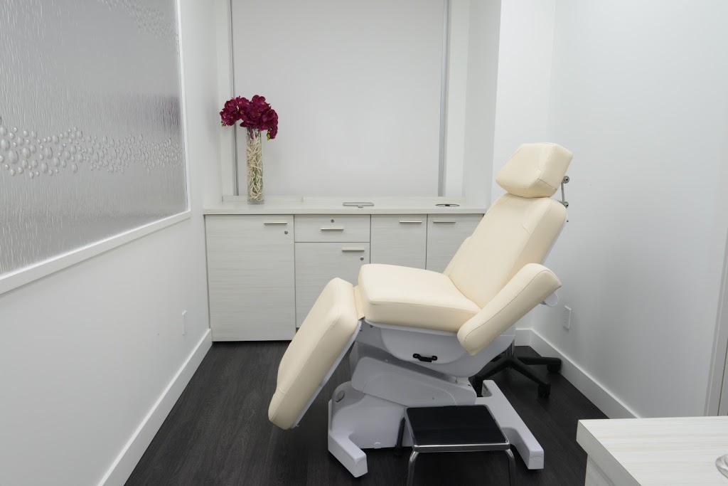 Clinique de Montreal - Medico Chirugicale | 305, 150 Boulevard de la Côte-Vertu, Saint-Laurent, QC H4N 1C6, Canada | Phone: (514) 222-5050