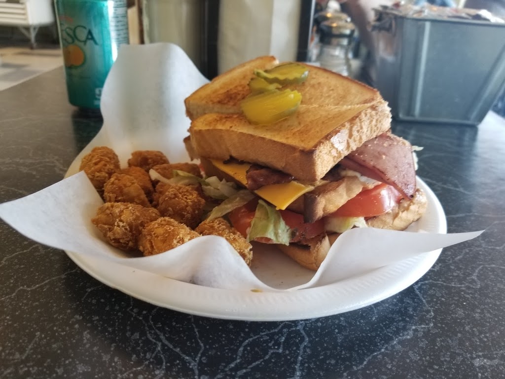 Sweet Queen Family Restaraunt | 2125 19 St, Nanton, AB T0L 1R0, Canada | Phone: (403) 646-2289
