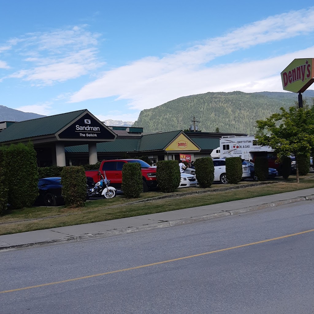 Dennys | 1891 Fraser Dr, Revelstoke, BC V0E 2S0, Canada | Phone: (250) 837-2034