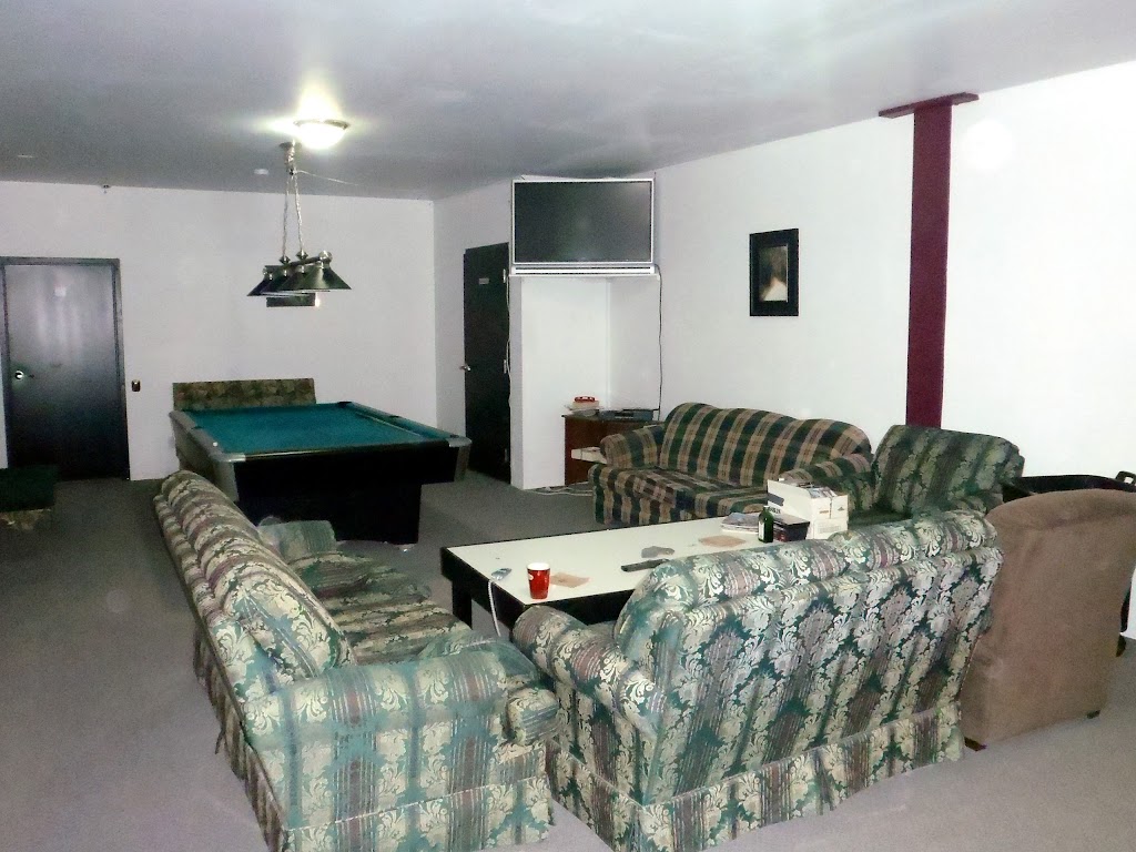 Invermere Hostel | 380 Laurier St, Invermere, BC V0A 1K7, Canada | Phone: (866) 222-0325