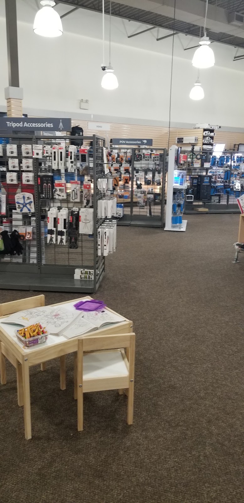 Henrys | 1070 Wellington Rd unit 19/20, London, ON N6E 1M2, Canada | Phone: (519) 686-7481