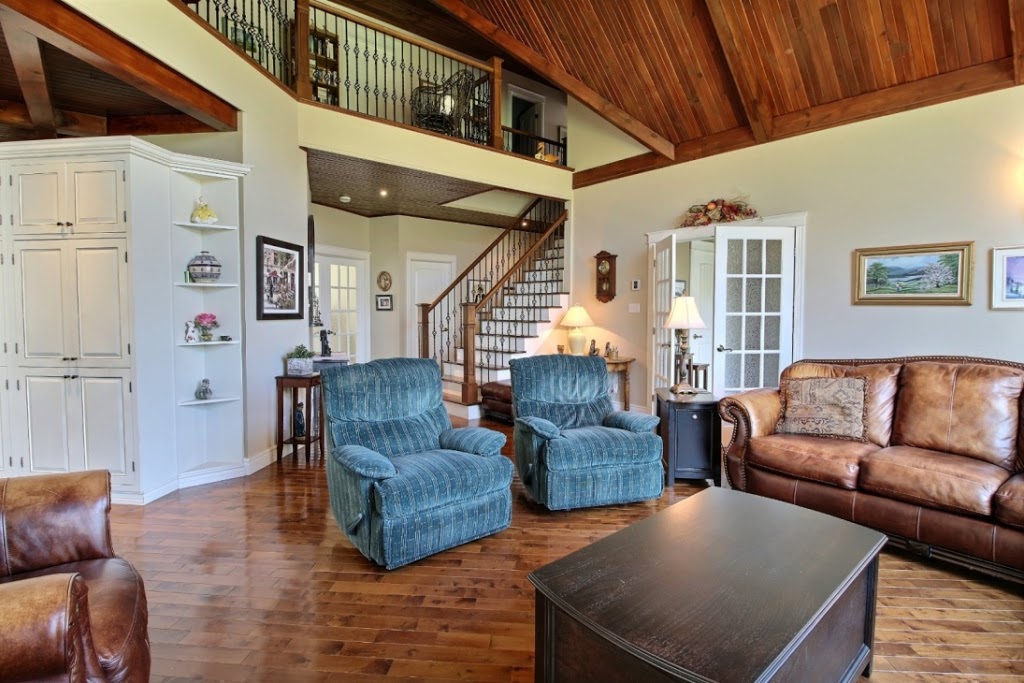 La Châtelaine | 13 Impasse de la Roche, Shefford, QC J2M 1P3, Canada | Phone: (450) 777-9008