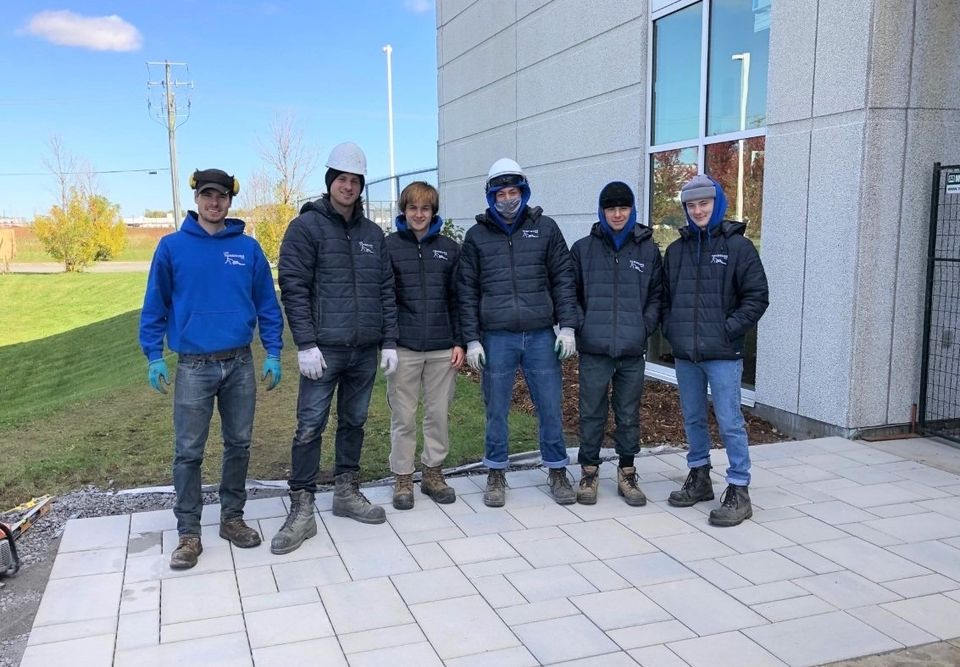 Services Paysagers Les Tondeurs | 1860 Rue Marie-Victorin, Saint-Bruno-de-Montarville, QC J3V 6B9, Canada | Phone: (450) 262-1000
