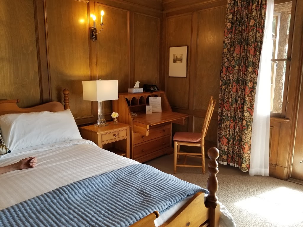 The Latch Inn and Restaurant | 2328 Harbour Rd, Sidney, BC V8L 2P8, Canada | Phone: (250) 656-4015