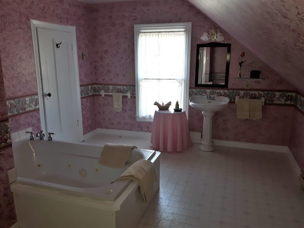 Weslan Inn Bed & Breakfast | 45 Main St, St. Martins, NB E5R 1B4, Canada | Phone: (506) 833-2351