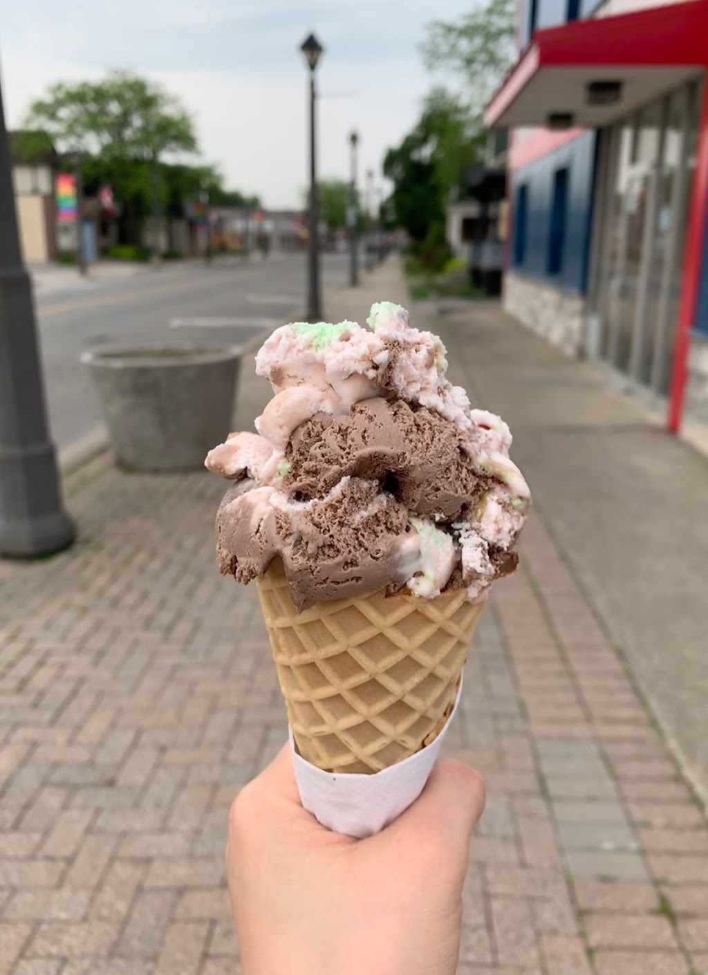 Mr. Cappuccino News Café | 4632 Victoria Ave, Niagara Falls, ON L2E 4B7, Canada | Phone: (905) 374-2201