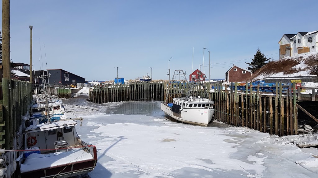 Halls Harbour Lobster Pound | 1157 W Halls Harbour Rd, Centreville, NS B0P 1J0, Canada | Phone: (902) 679-5299