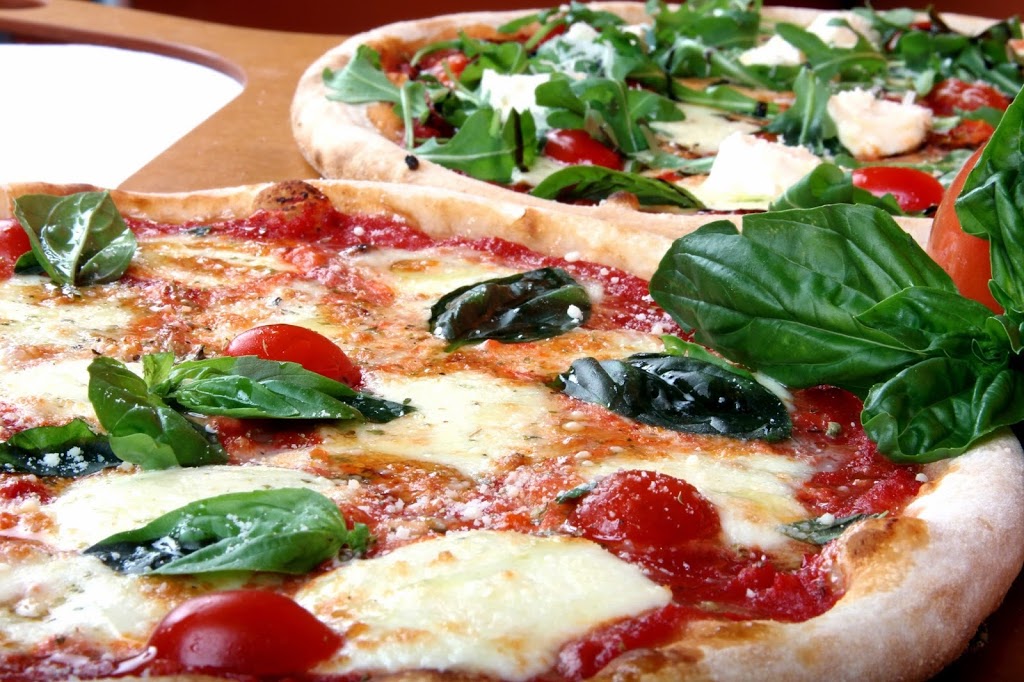 Applestone Pizzeria | 1900 Appleby Line, Burlington, ON L7L 0B7, Canada | Phone: (905) 331-1003