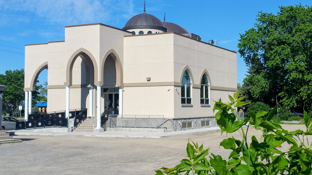 Bošnjački Islamski Centar Hamilton | mosque | 202 Barton St, Stoney Creek, ON L8E 2K2, Canada | 9056623678 OR +1 905-662-3678