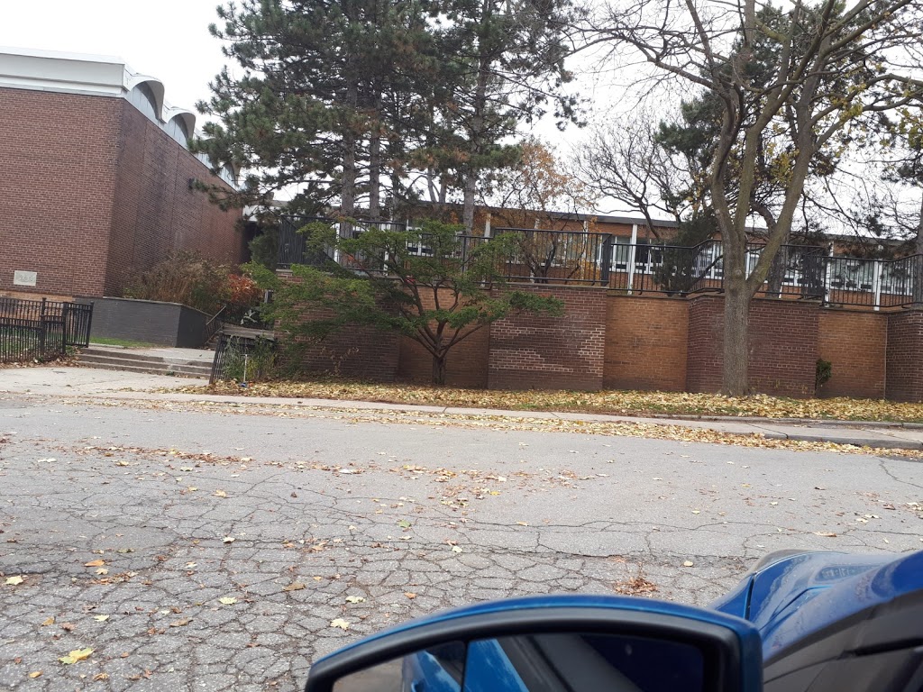 Annette Street Junior and Senior Public School | 265 Annette St, Toronto, ON M6P 1R3, Canada | Phone: (416) 393-9040