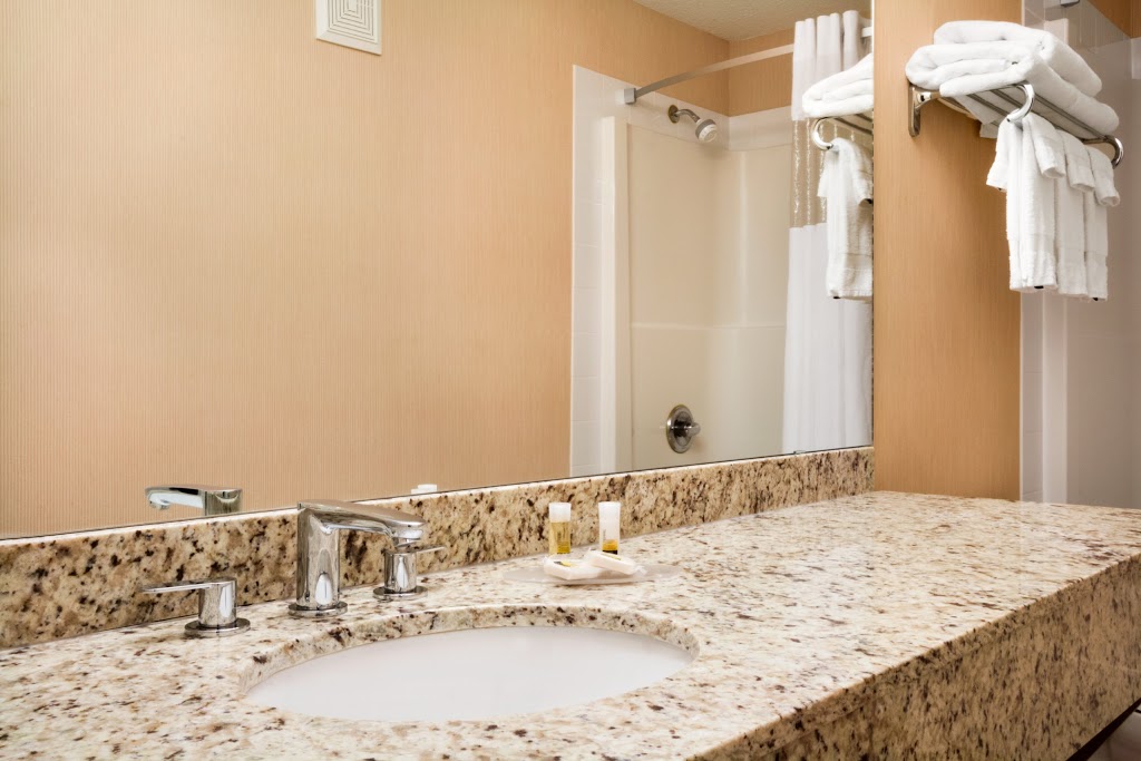 Days Inn & Suites by Wyndham Cochrane | 5 Westside Dr, Cochrane, AB T4C 1M1, Canada | Phone: (403) 932-5588