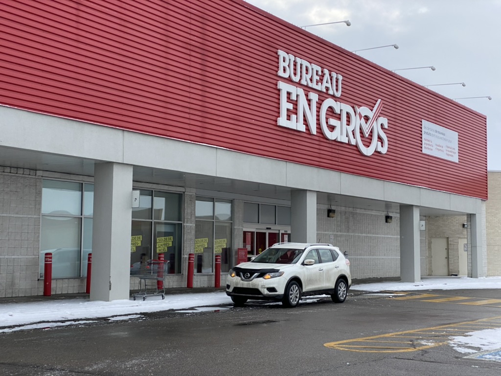 Bureau en Gros | 3660 Boulevard Cote Vertu Ouest, Saint-Laurent, QC H4R 1P8, Canada | Phone: (514) 338-1036
