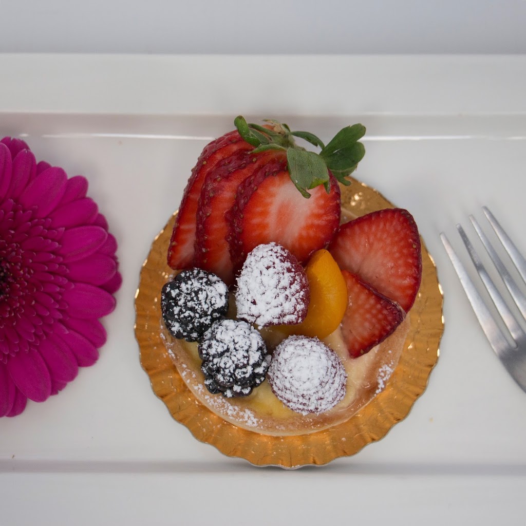 Éclair de Lune | 1049 40 Ave NW, Calgary, AB T2K 0G2, Canada | Phone: (403) 398-8803