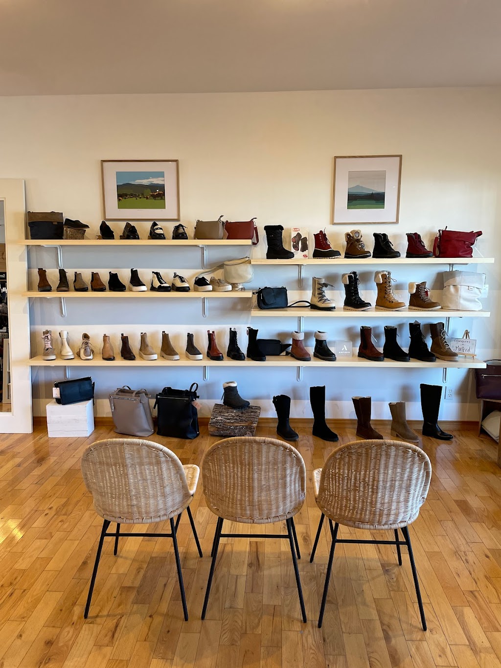 Boutique Escapade | 12 Principale Sud, Sutton, QC J0E 2K0, Canada | Phone: (579) 534-8555
