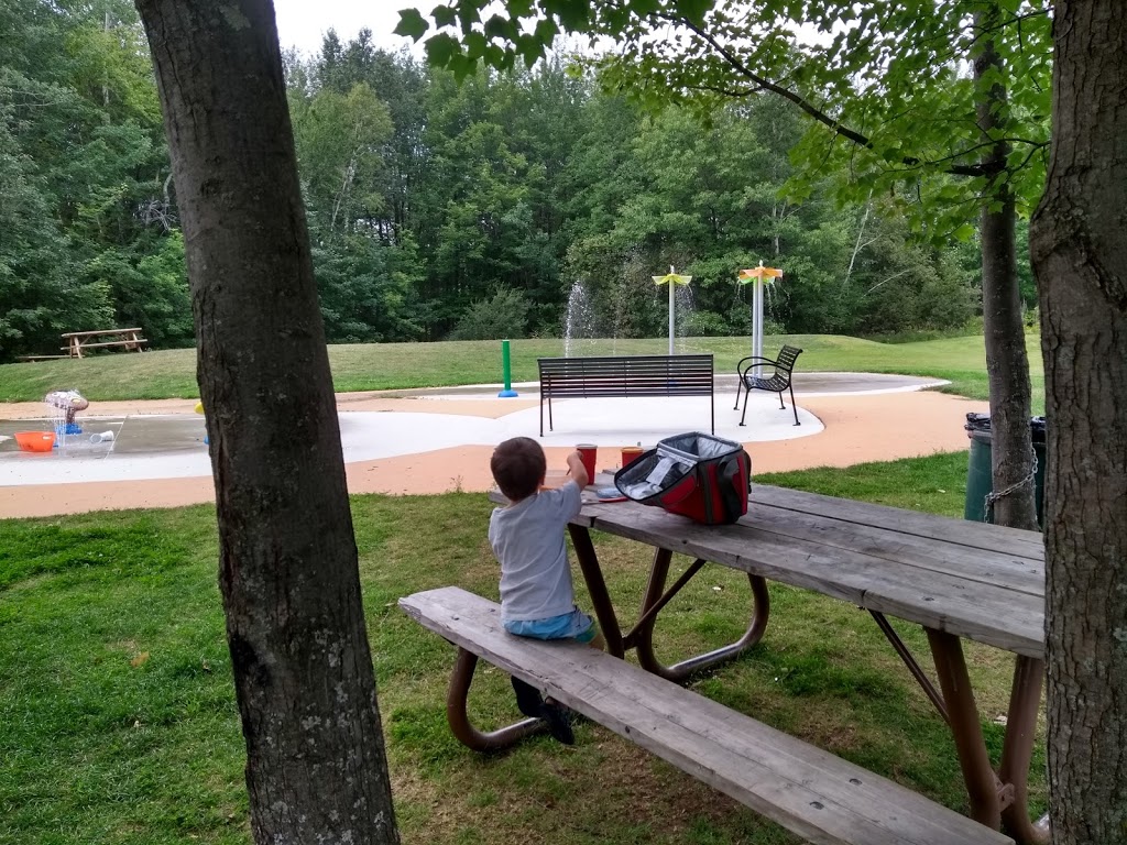 Parc du Rucher-jeux Deau | 1268 Avenue de la Grande Allée, Mascouche, QC J7L 1R9, Canada | Phone: (450) 474-4133