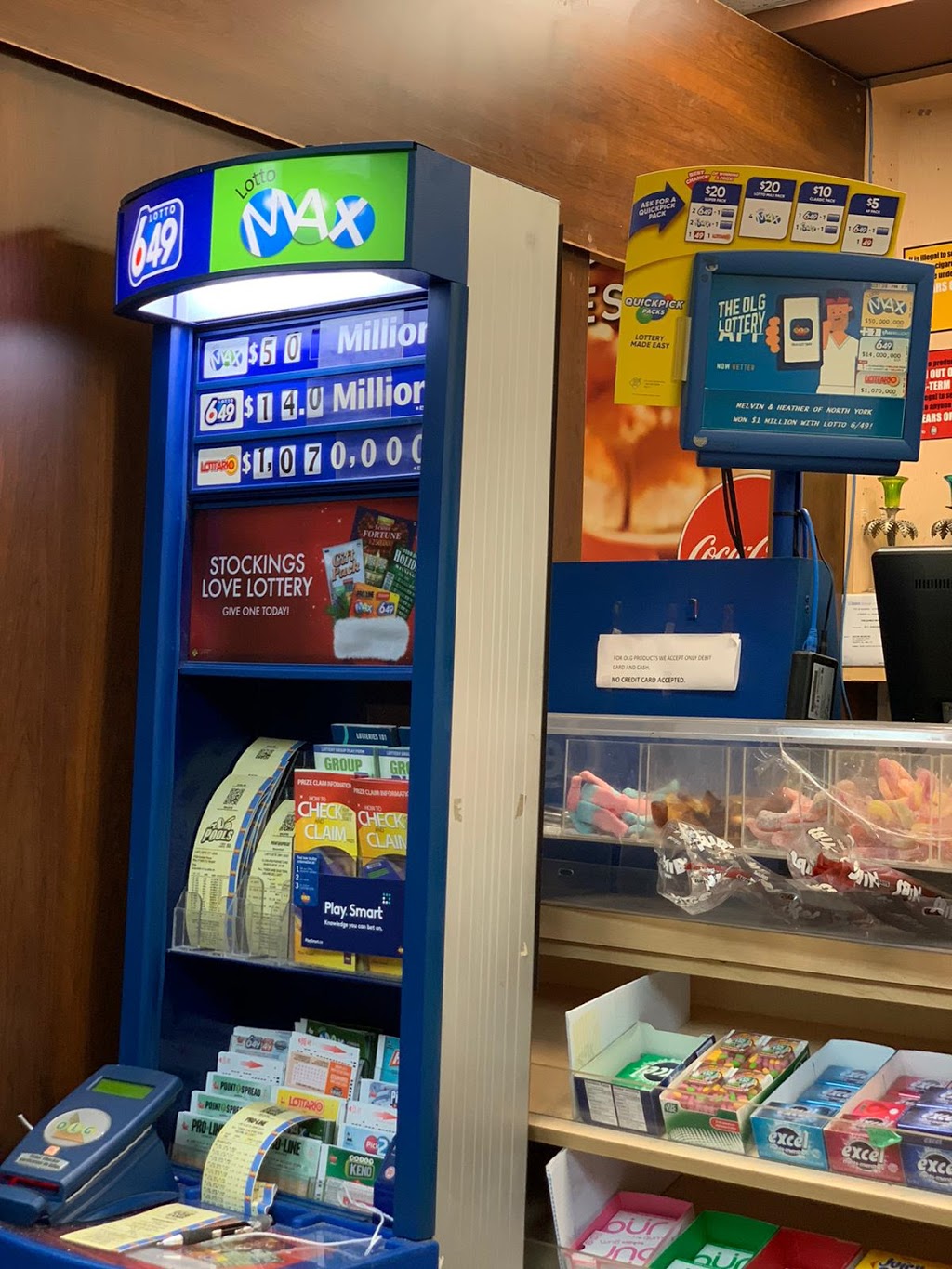 D&D Express Mart | 272 Dupont St, Toronto, ON M5R 1V7, Canada | Phone: (416) 923-3939