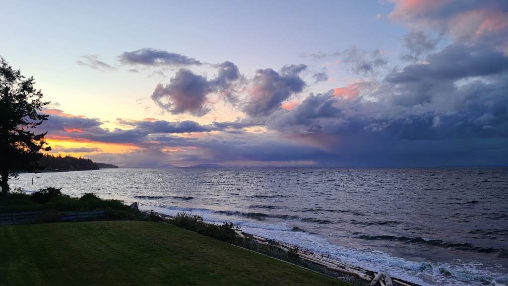 Bates Beach Oceanfront Resort | 5726 Coral Rd, Courtenay, BC V9J 1W9, Canada | Phone: (250) 334-4154