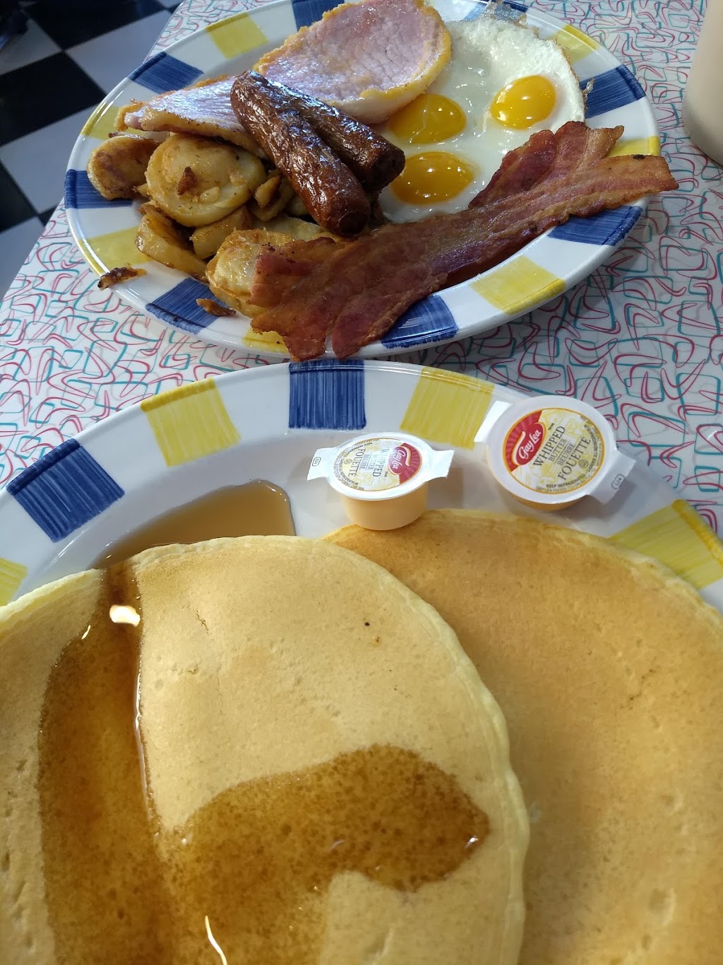 Wimpys Diner | 305 Barrie St, Bradford, ON L3Z 1M1, Canada | Phone: (905) 775-9292