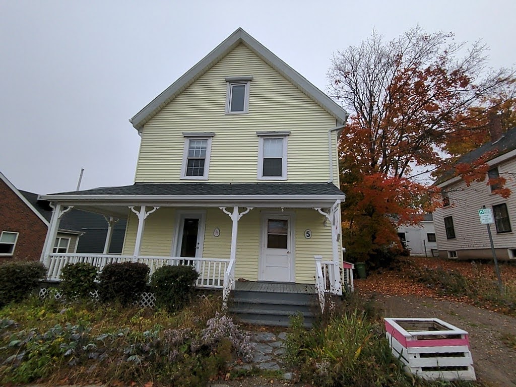 Pink Flamingo: Wolfville Accommodations | 5 Locust Ave, Wolfville, NS B4P 2E9, Canada | Phone: (902) 580-5395